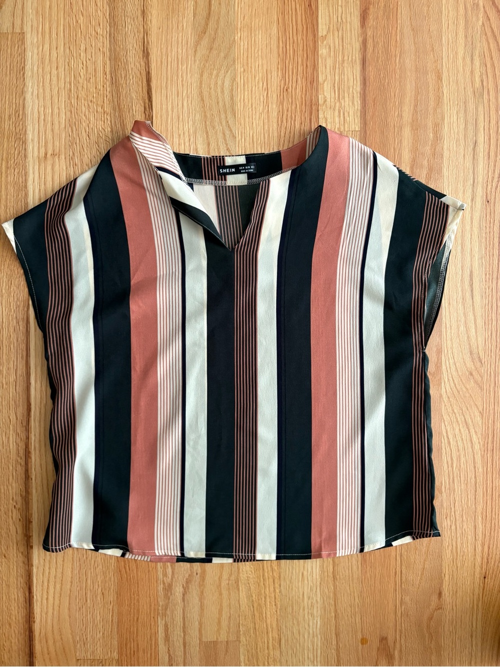 Striped v-neck short sleeved blouse